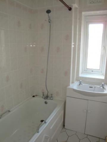 			3 Bedroom, 1 bath, 1 reception Flat			 Elmfield Road, FINCHLEY